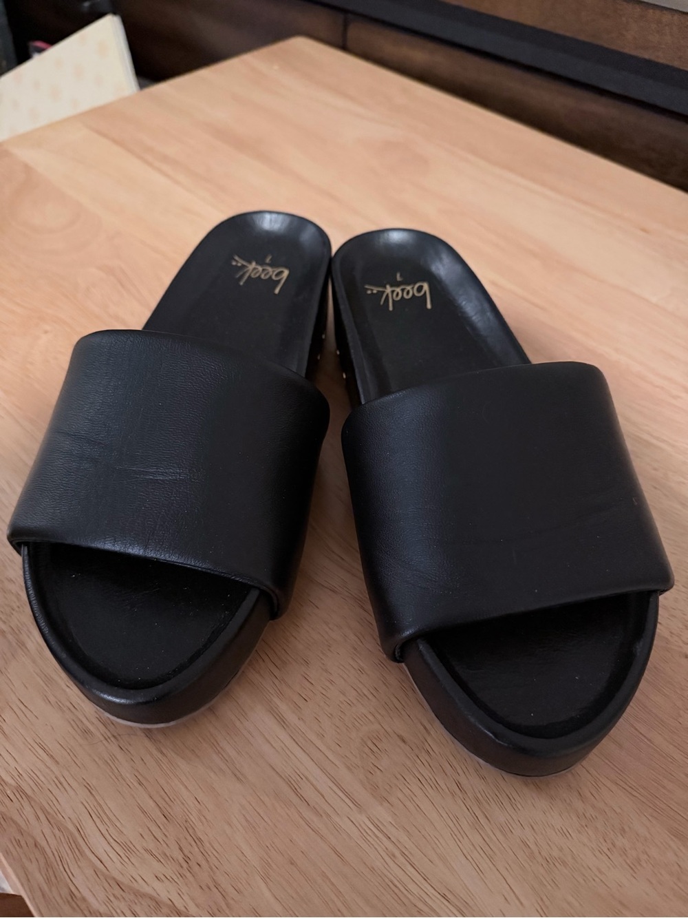 beek Black Wide-Band Slide Platform Sandals